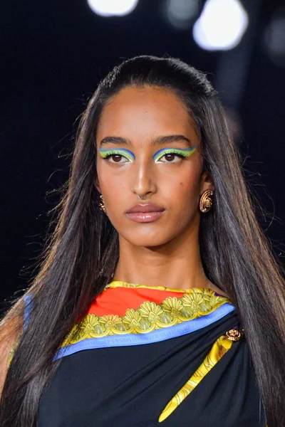 Look 7